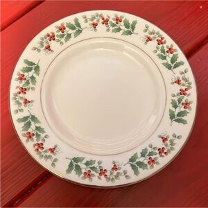 Set of 2 6” dessert plates Gibson holly china